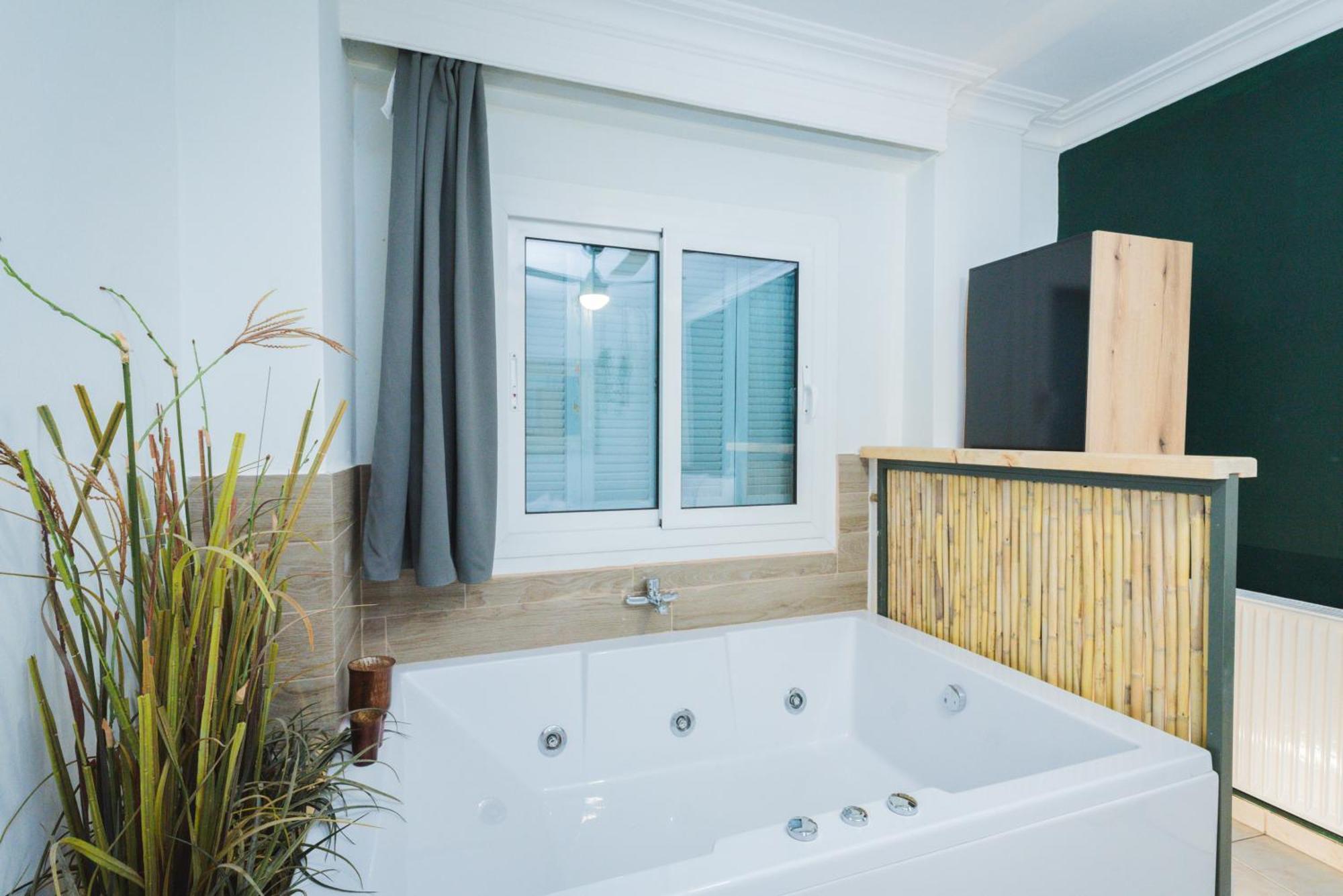 Stylish Apt W Jacuzzi, 5 Min To White Tower Tessalónica Exterior foto
